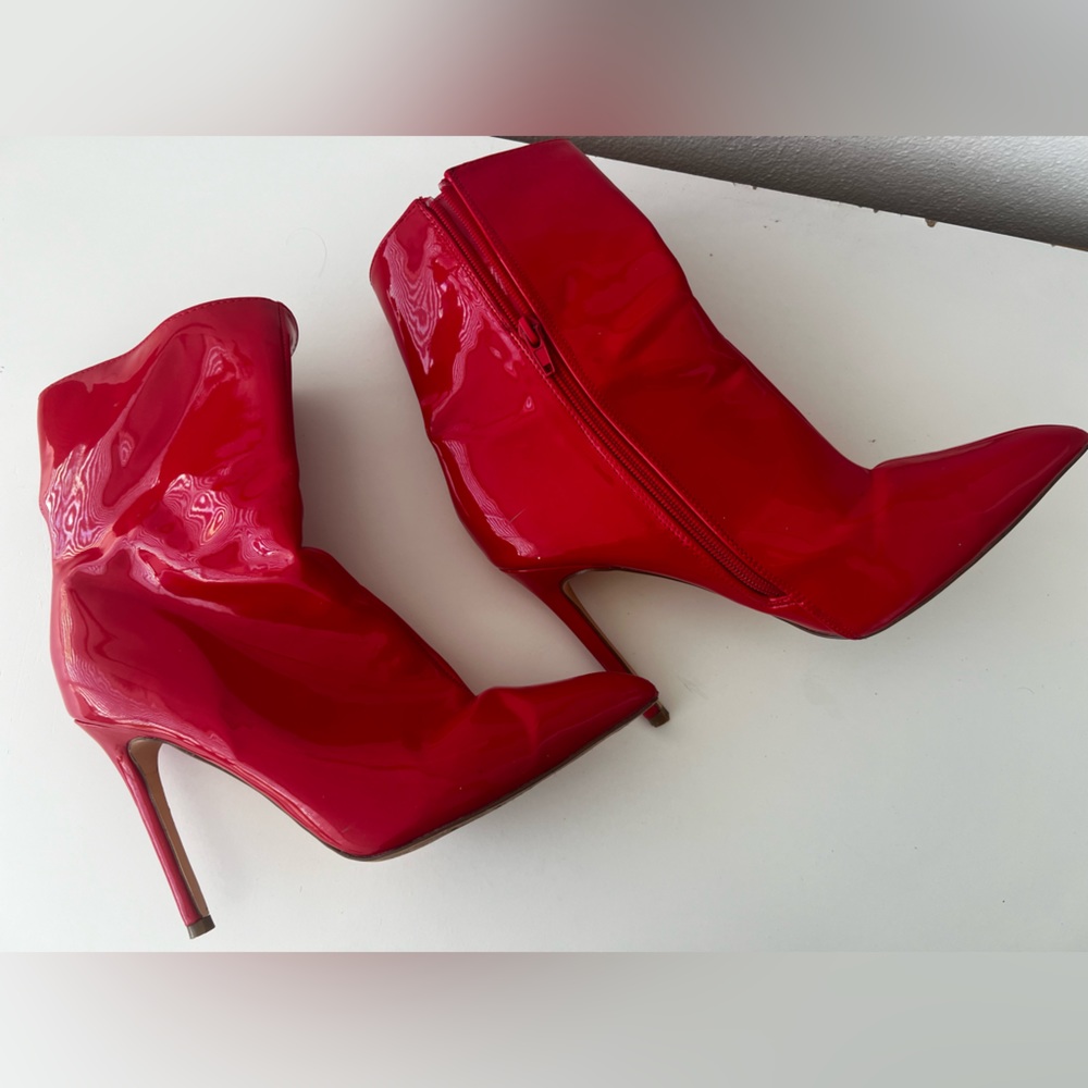 Red used size 8 boots